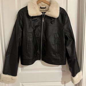 HOLLISTER CROP FAUX FUR-LINED LEATHER BIKER JACKET 🏍️